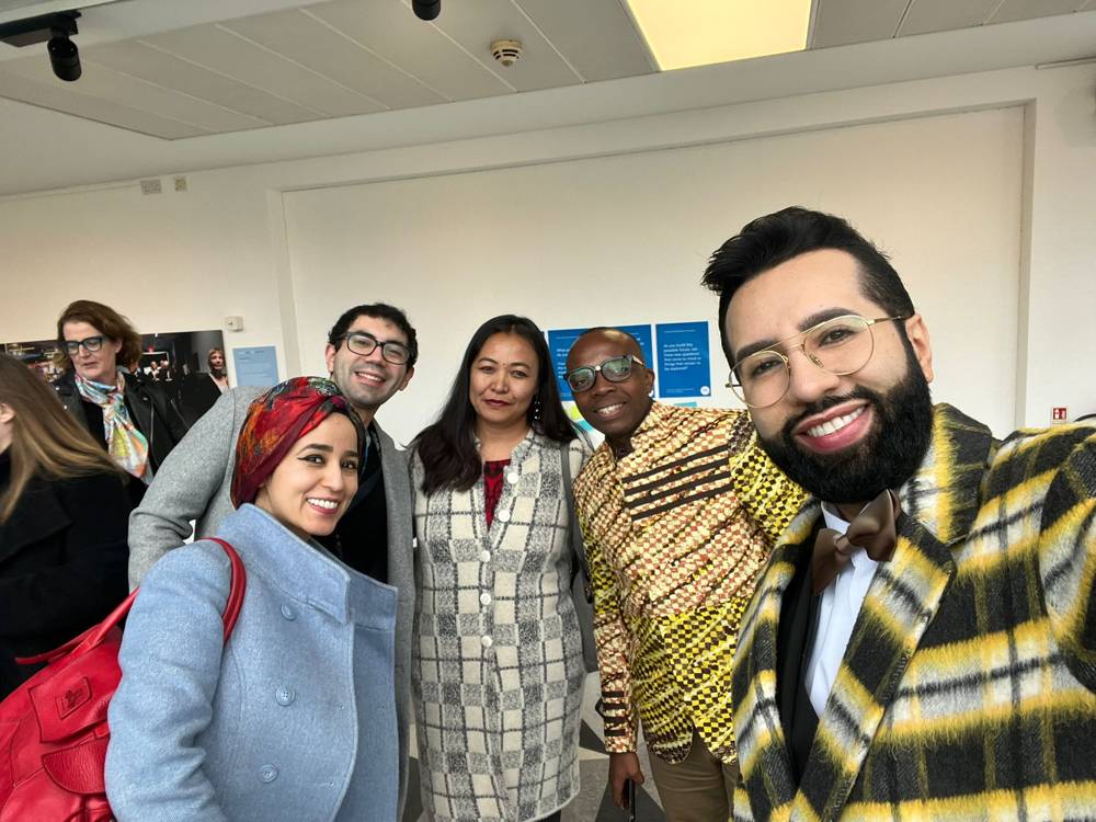 An international circle — Delegates from arts, health and neuroscience