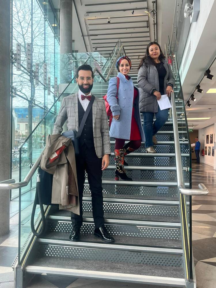 Between sessions — Colleagues on the glass staircase
